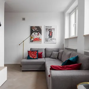 https://sasiad-syrenki-old-town-apartment.warsawhotelspoland.com
